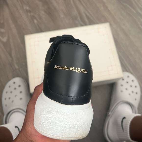 Alexander McQueen - Picture 3 of 7